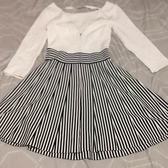 Selling a black and white Guess dress. - Picture 2 of 2